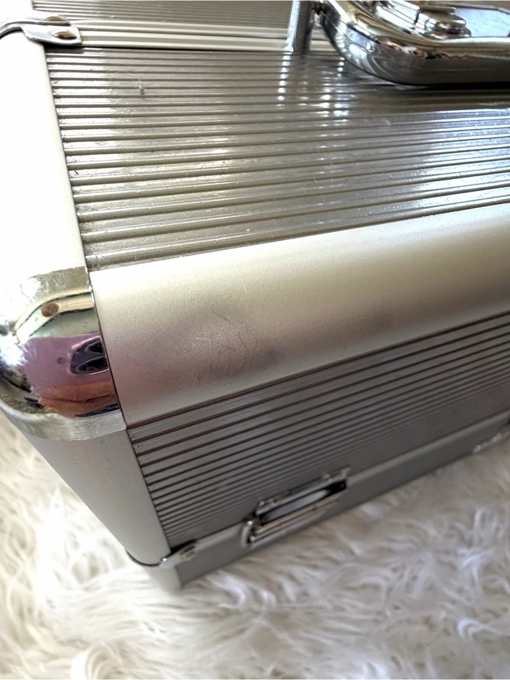 Silver Caboodles Aluminum Makeup/Tool Case - Picture 6 of 11